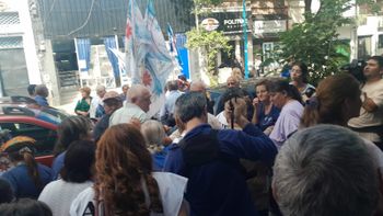 Tensión en el PAMI Tucumán durante una protesta de jubilados
