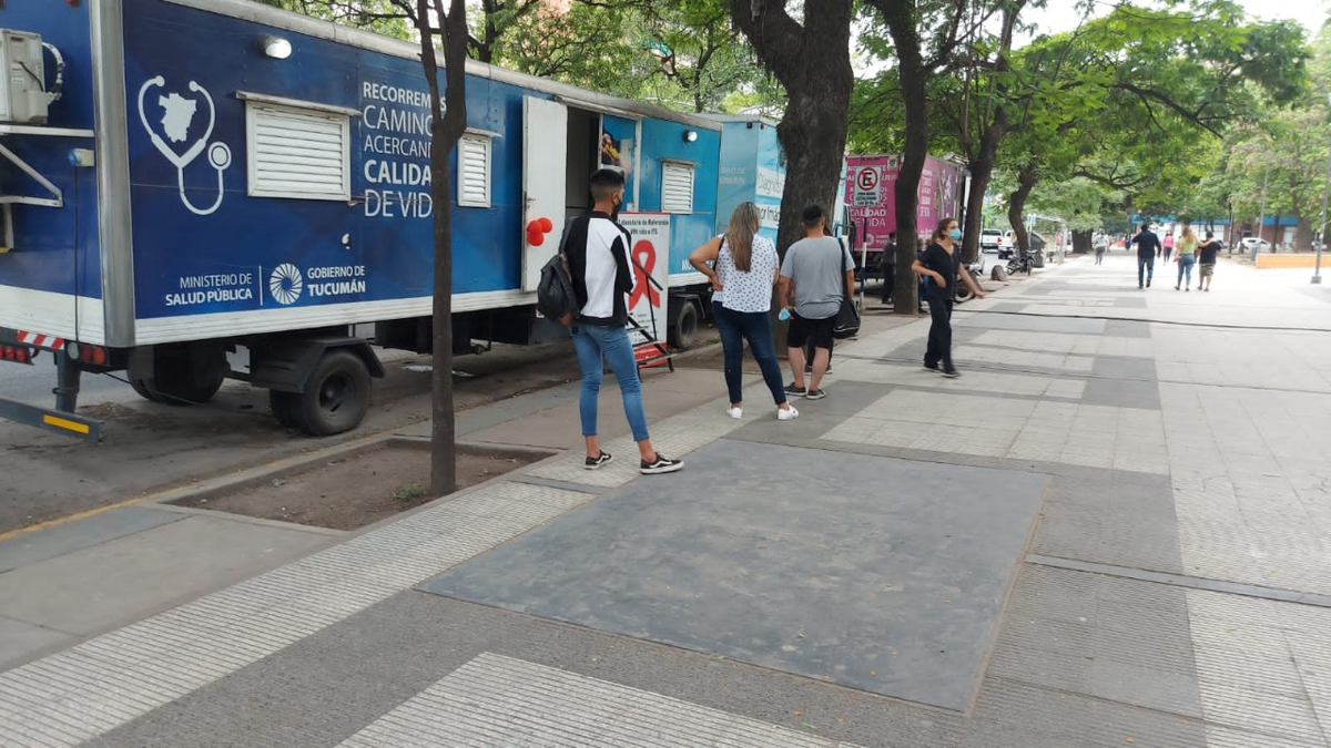 VIH: Realizan una jornada de testeo en la Plaza Urquiza
