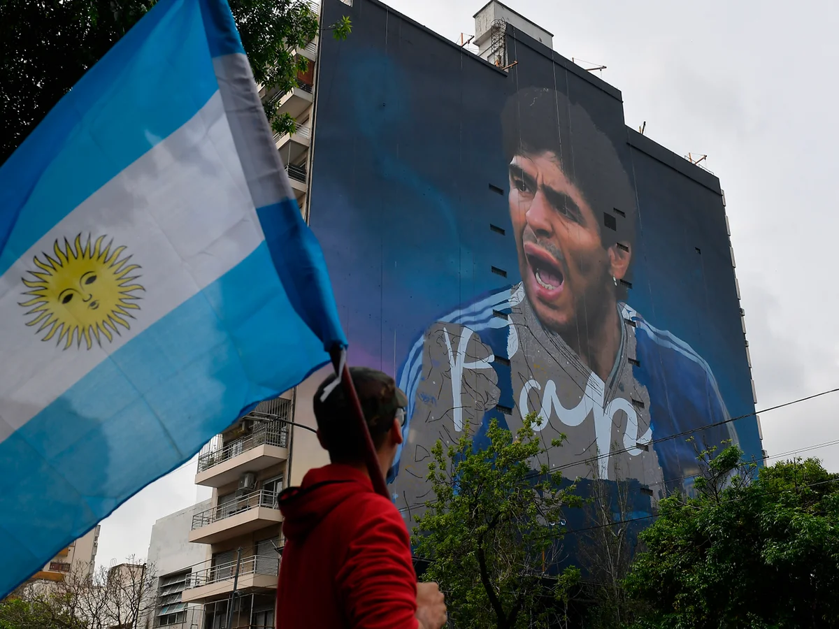 Diego Maradona y un imponente mural en Constitución