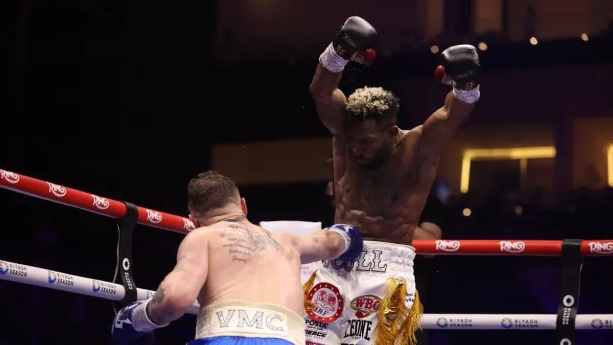 Canelo Álvarez no pudo noquear, pero derrotó a Scull y es indiscutido en las 168 libras. Foto: TyC Sports  