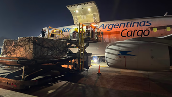 Aerolíneas Argentinas envió un avión carguero y brigadistas a Venezuela