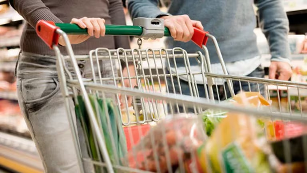 Extienden la cobertura de la Tarjeta Alimentar a menores de hasta 17 años. (Foto: Infobae)  