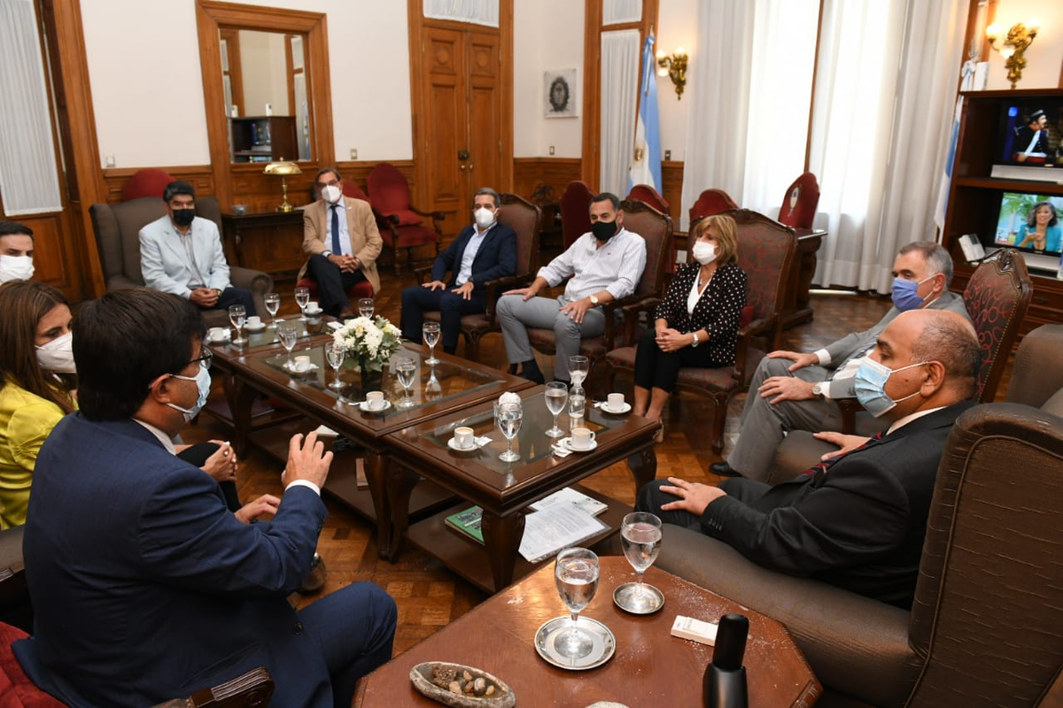Osvaldo Jaldo y Juan Manzur compartieron la reuni&oacute;n del Gabinete provincial.&nbsp;
