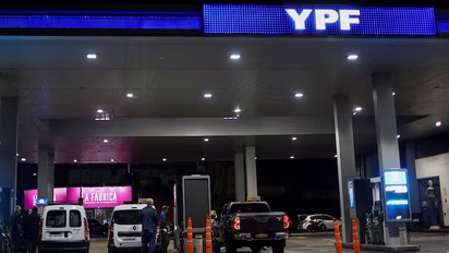 YPF bajará 5% la nafta durante la madrugada: ¿en qué provincias será?