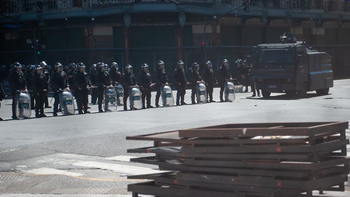 Tensión entre la Policía y los manifestantes en el Congreso