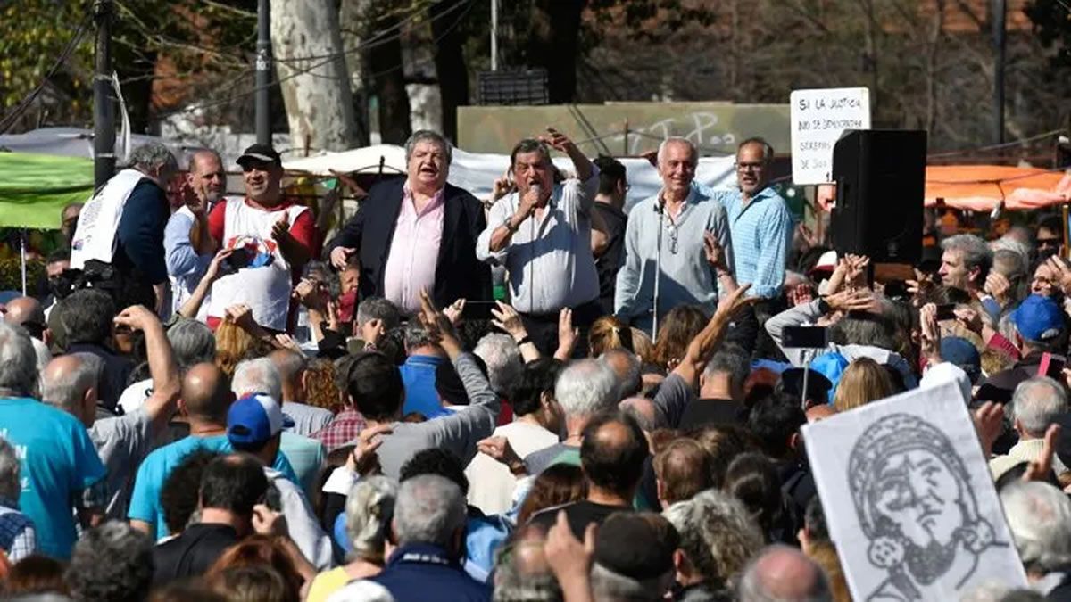 El kirchnerismo marchó en defensa de Cristina Fernández