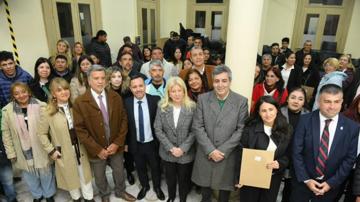 Entregaron personerías jurídicas y certificados de normal funcionamiento