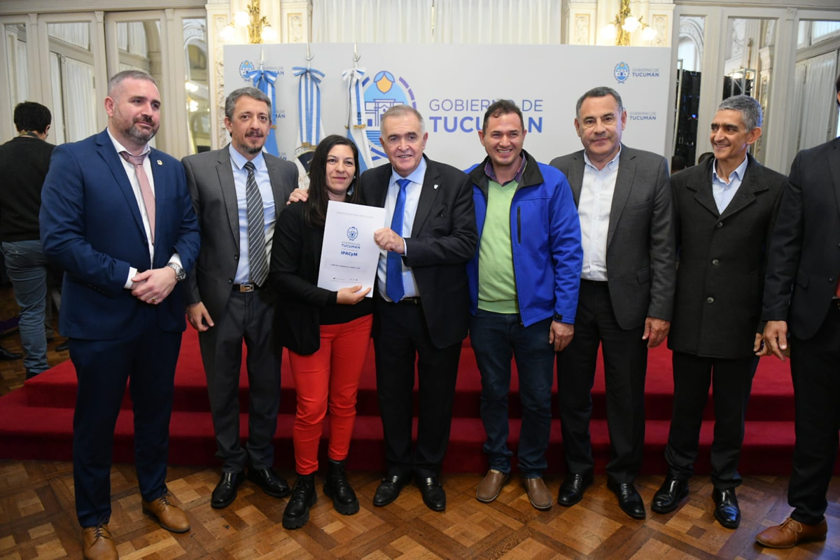 Jaldo presentó el nuevo sistema de trámites digitales del IPACyM. Foto: Comunicación Tucumán  
