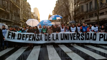 La UCR se sumó a la marcha en defensa de las universidades públicas La UCR se sumó a la marcha en defensa de las universidades públicas