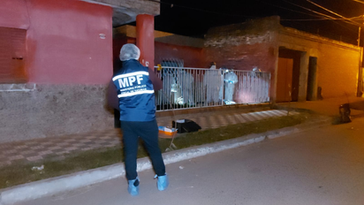 Una mujer entró a una vivienda y murió tras recibir un disparo