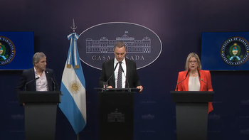 Adorni evitó hablar de la causa por enriquecimiento y tensionó la conferencia con periodistas