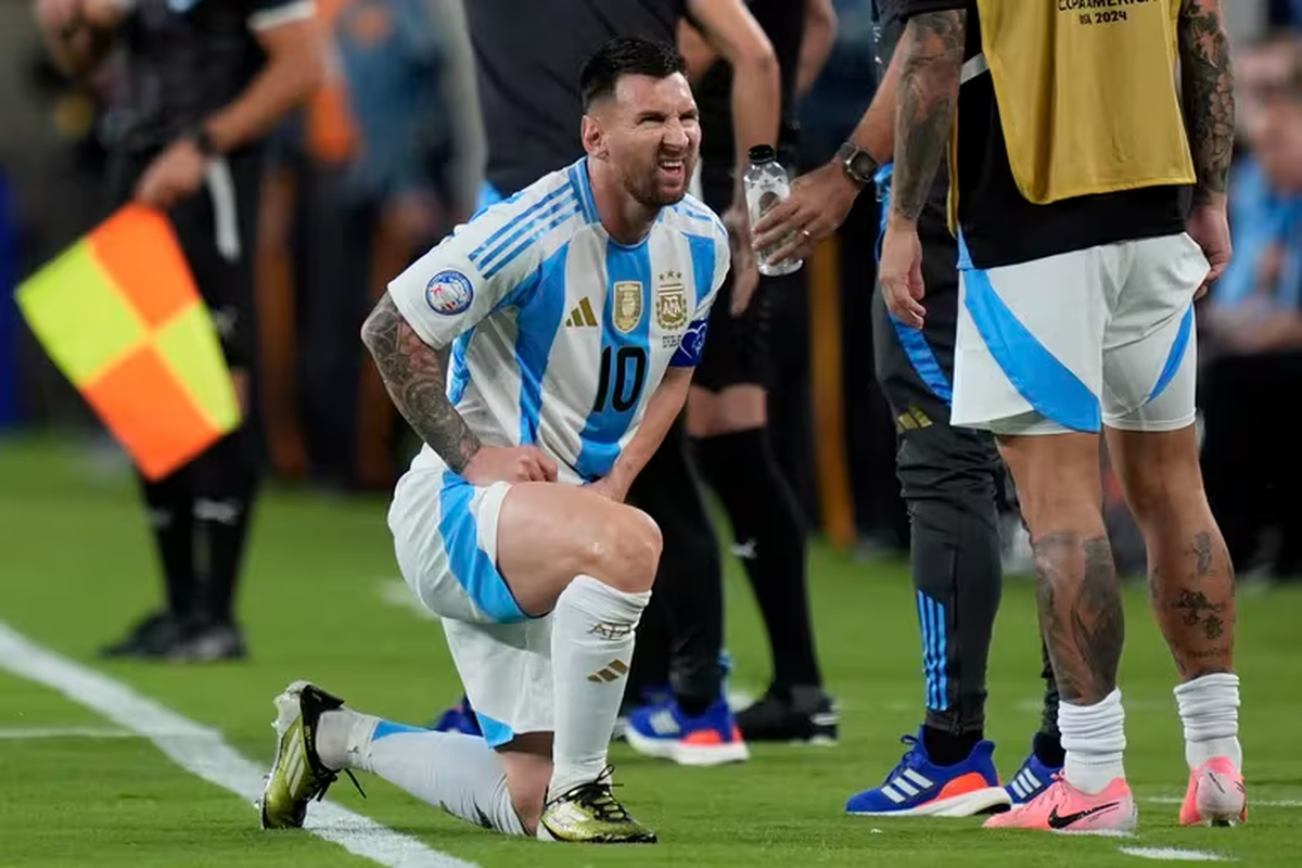 Messi tuvo molestias en el partido con Chile, no jugó ante Perú y llegó con lo justo a los cuartos de final frente a Ecuador (AP Foto/Julia Nikhinson)