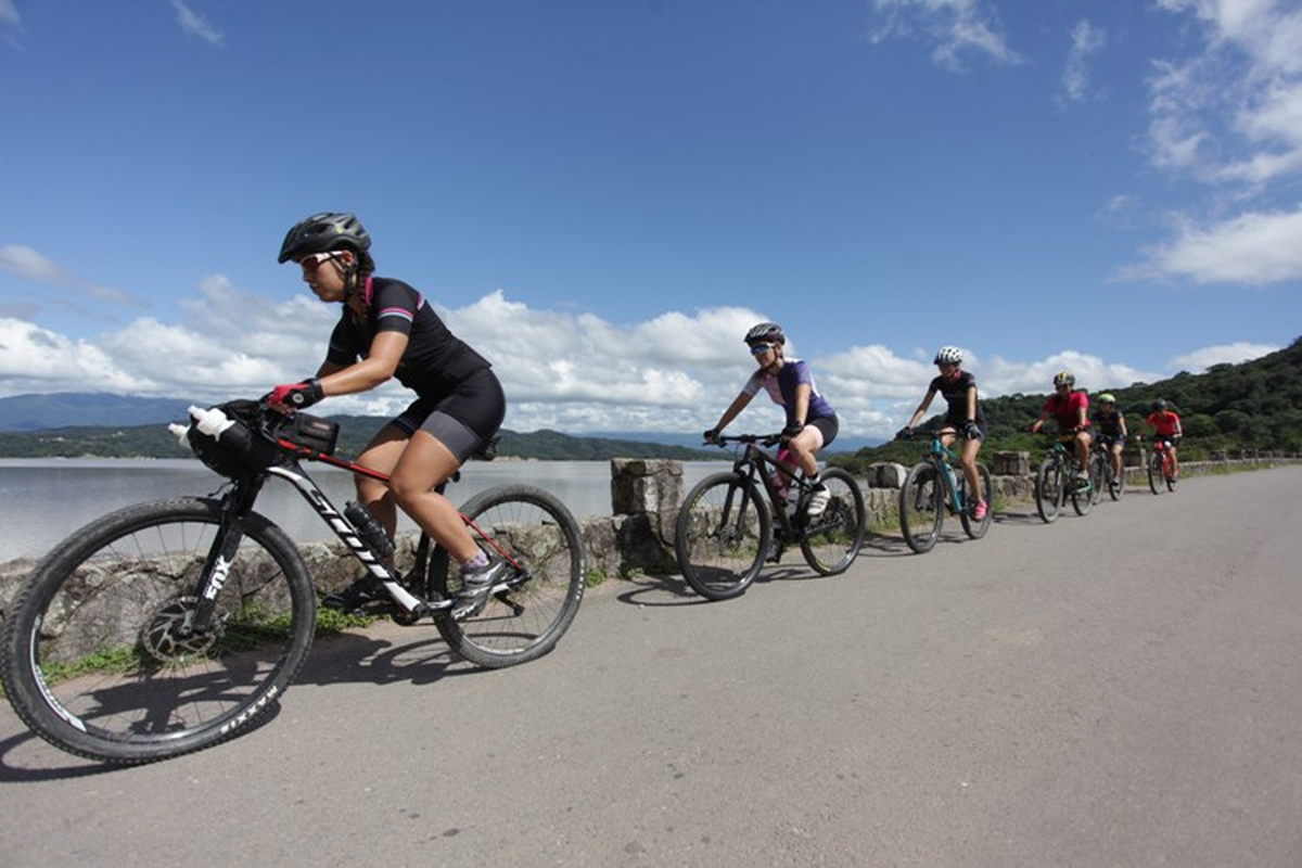Verano 2023: Atardeceres increíbles, música, deporte y sabores que enamoran te esperan en El Cadillal.