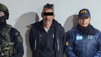 Detienen a Bebote Álvarez, ex jefe de la barra de Independiente