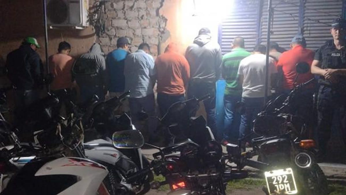 Lastenia: La policía frenó una riña de gallos