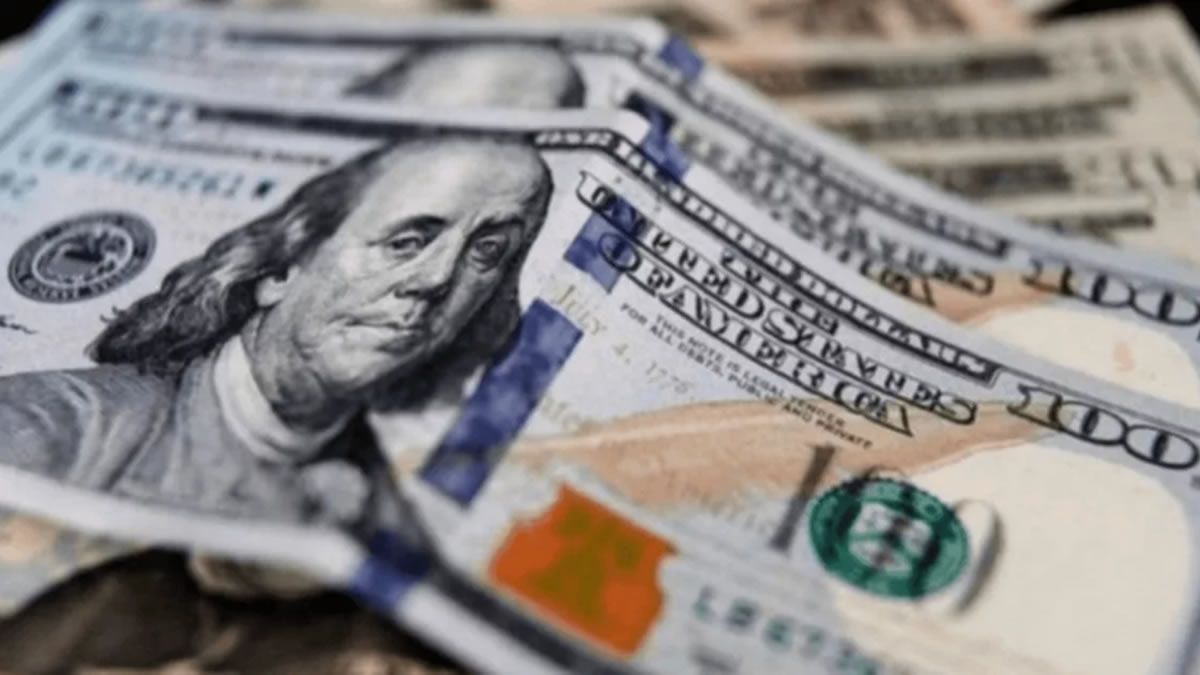 El dólar blue bajó: ¿a cuánto cotiza este jueves?