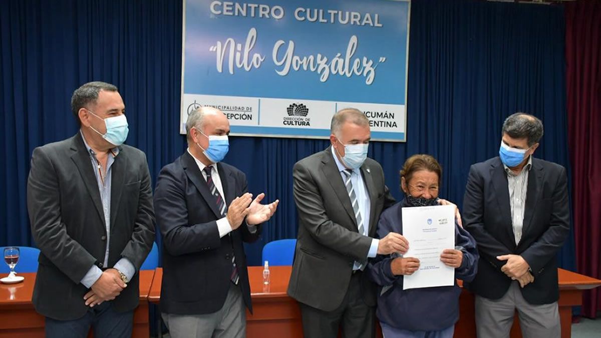 Jaldo entregó escrituras a más de 70 familias en Concepción