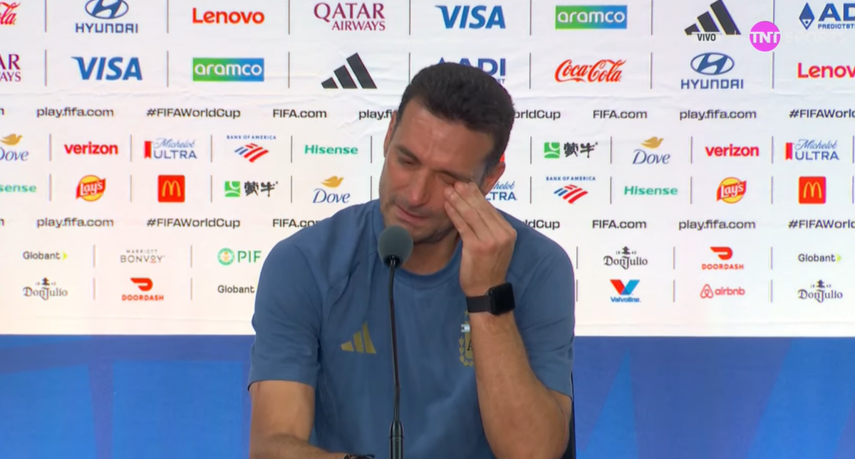 Scaloni entre lágrimas: "Difícilmente se vuelva a formar un grupo como este"