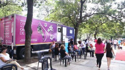 El tráiler de atención para la mujer está en plaza Independencia