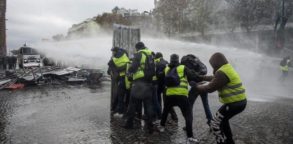 Los chalecos amarillos: El nuevo movimiento que se hace sentir en Francia