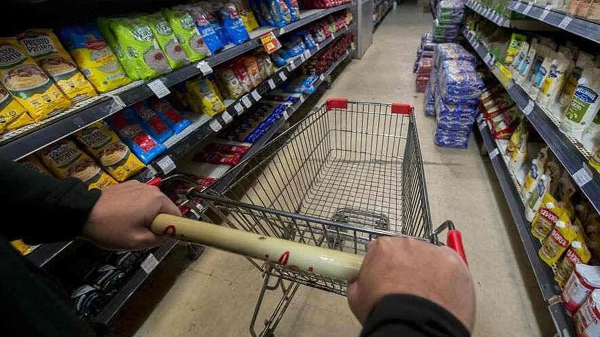 Productos esenciales: Retrotraen precios y fijan valores máximos