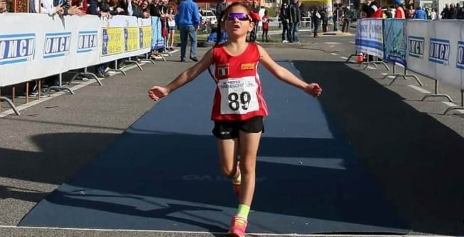 La edad en la que los niños pueden comenzar a correr y los riesgos de la competencia prematura
