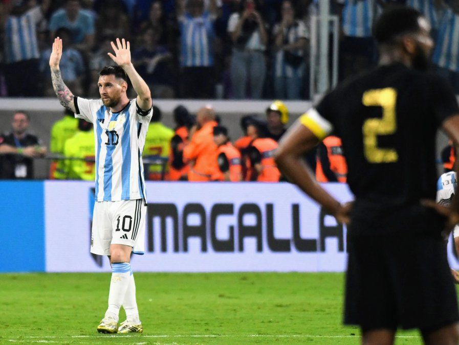 Lionel Messi podría no estar presente en el partido ante Bolivia