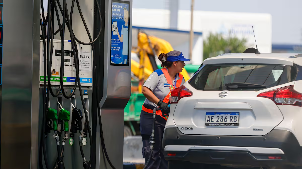 YPF define esta semana si vuelve a aumentar los combustibles