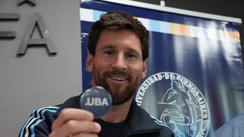 Messi recibió el título de Doctor Honoris Causa de la UBA