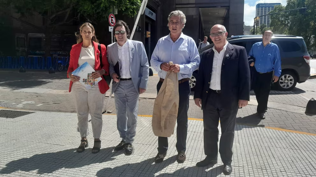 La Mesa de Enlace, llegando al Ministerio de Economía para una reunión con Luis Caputo, en febrero pasado. Foto: Infobae  