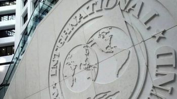 FMI pide acelerar la acumulación de reservas y advierte sobre desafíos para Argentina