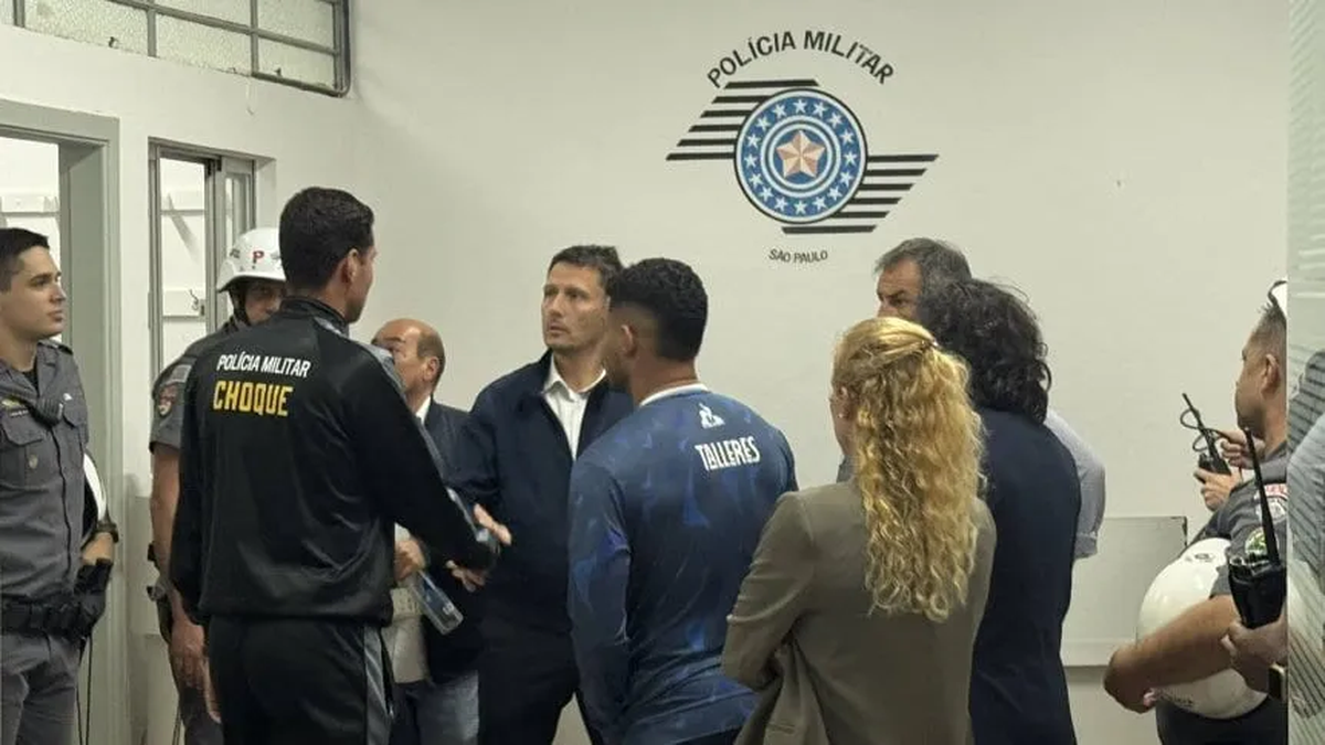 Miguel Navarro, con la Policía Militar del Morumbí: denunció un acto racista ante San Pablo. Foto: TyC Sports