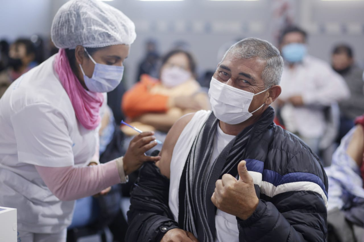 Medina Ruiz dijo que cualquier persona puede dirigirse a los nodos y colocarse la vacuna.