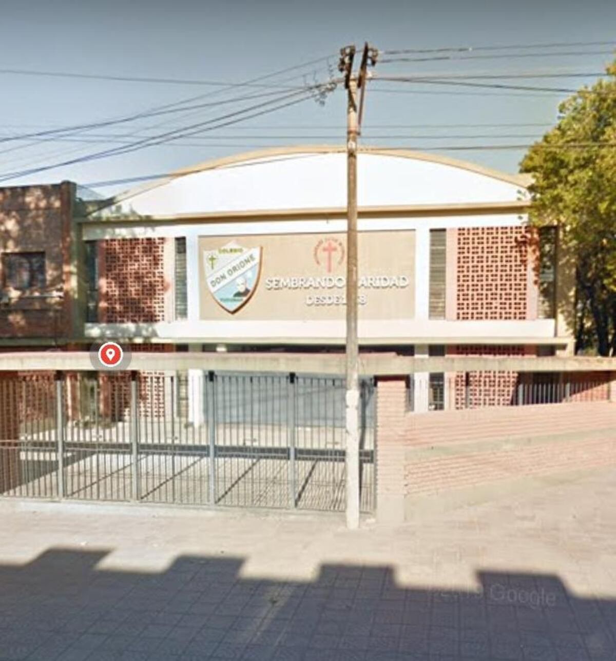En el colegio Don Oriones fue detenido un sujeto por una causa por abuso sexual.