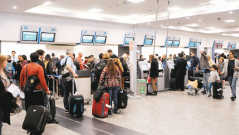 Paro del SMN: advierten por demoras o cancelaciones de vuelos este jueves