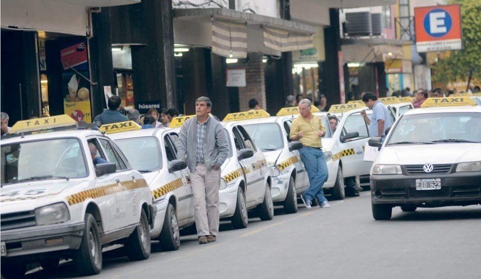 Peones de taxis, en contra de la suba de la tarifa