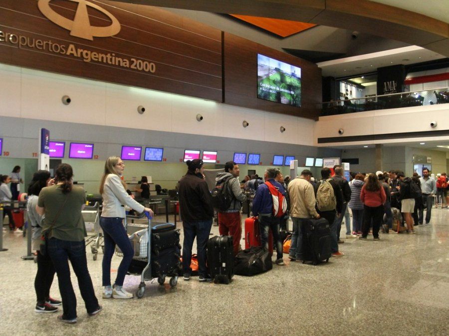 El tráfico de pasajeros por los aeropuertos creció 7,2% en abril