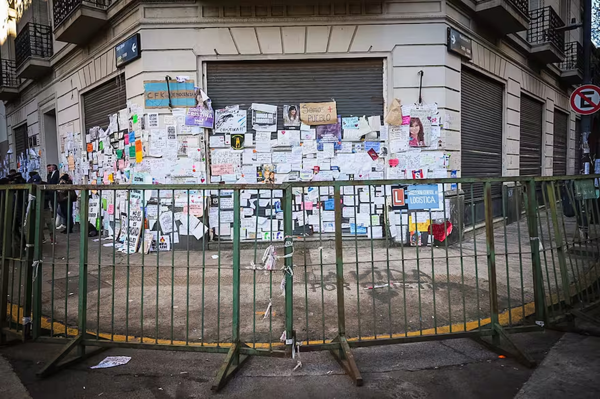 Vallaron la casa de Cristina Kirchner y se dispuso un fuerte operativo de seguridad. Foto: La Nación  