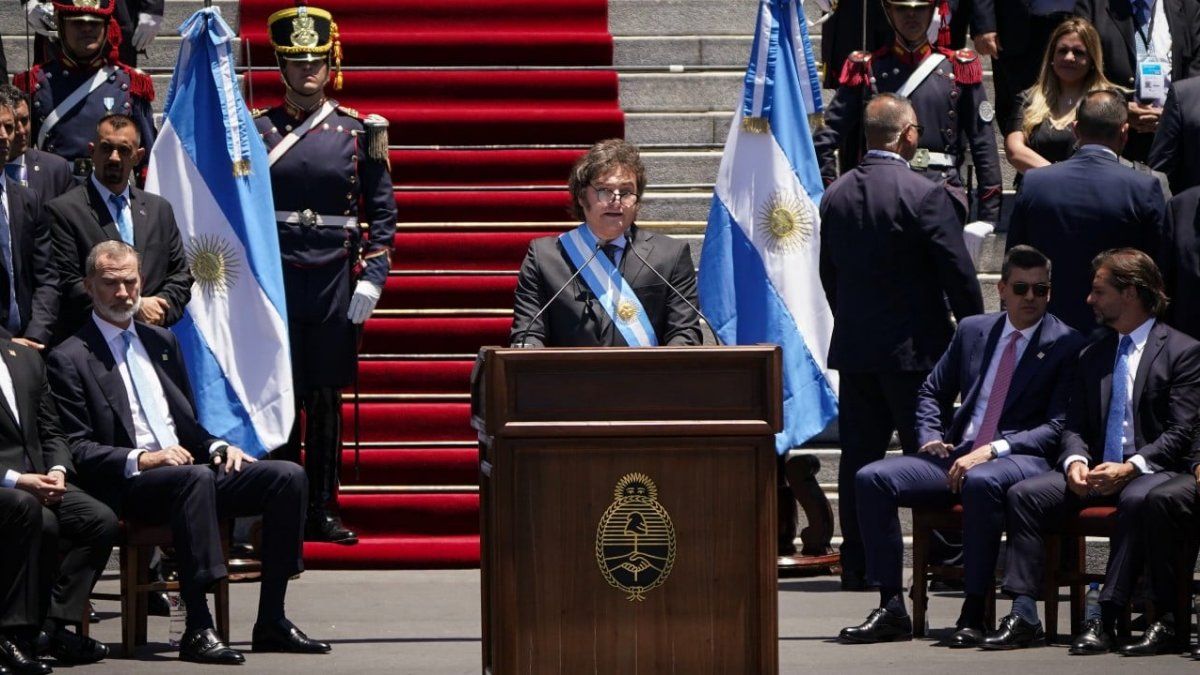 Milei convocó para este lunes a la primera reunión de gabinete