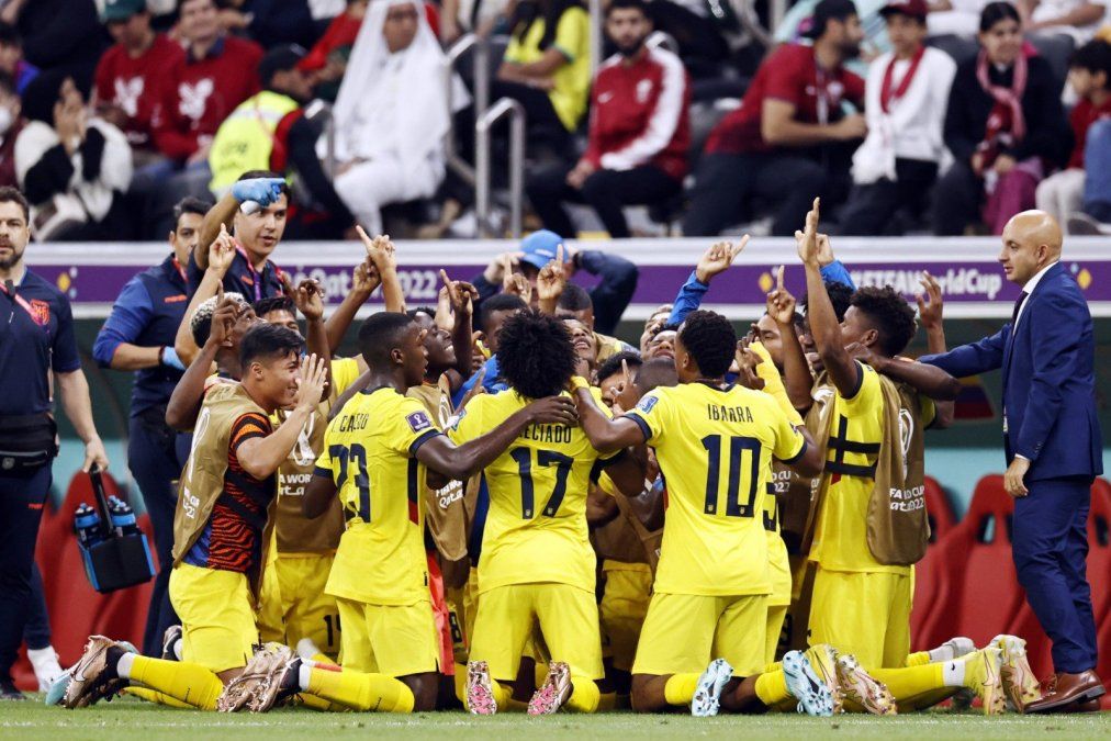 Ecuador le ganó a Qatar 2 a 0 en el partido inaugural