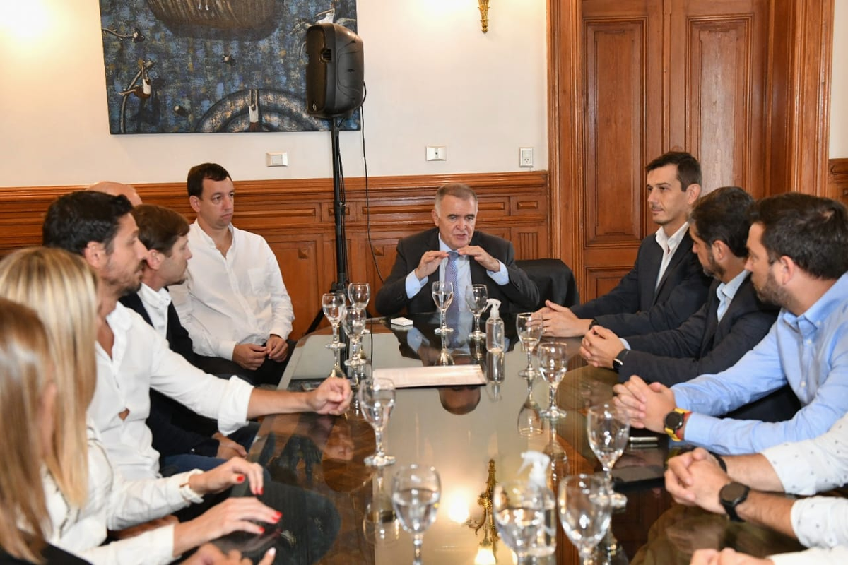 El gobernador, Osvaldo Jaldo, recibi&oacute; a empresarios de la C&aacute;mara de la Construcci&oacute;n Privada de Tucum&aacute;n.