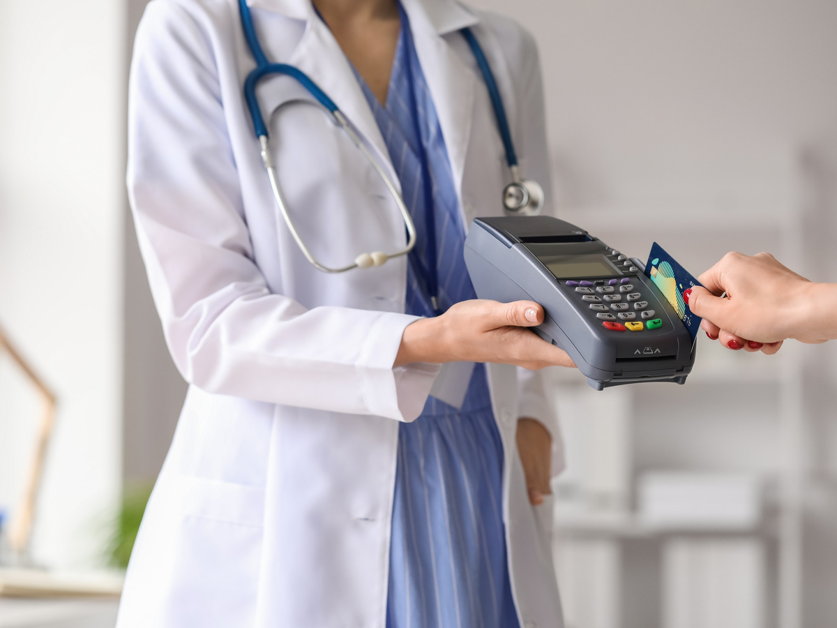 Demandan colectivamente a las prepagas y exigen que devuelvan el monto de los aumentos. (Foto: Clarin.com)