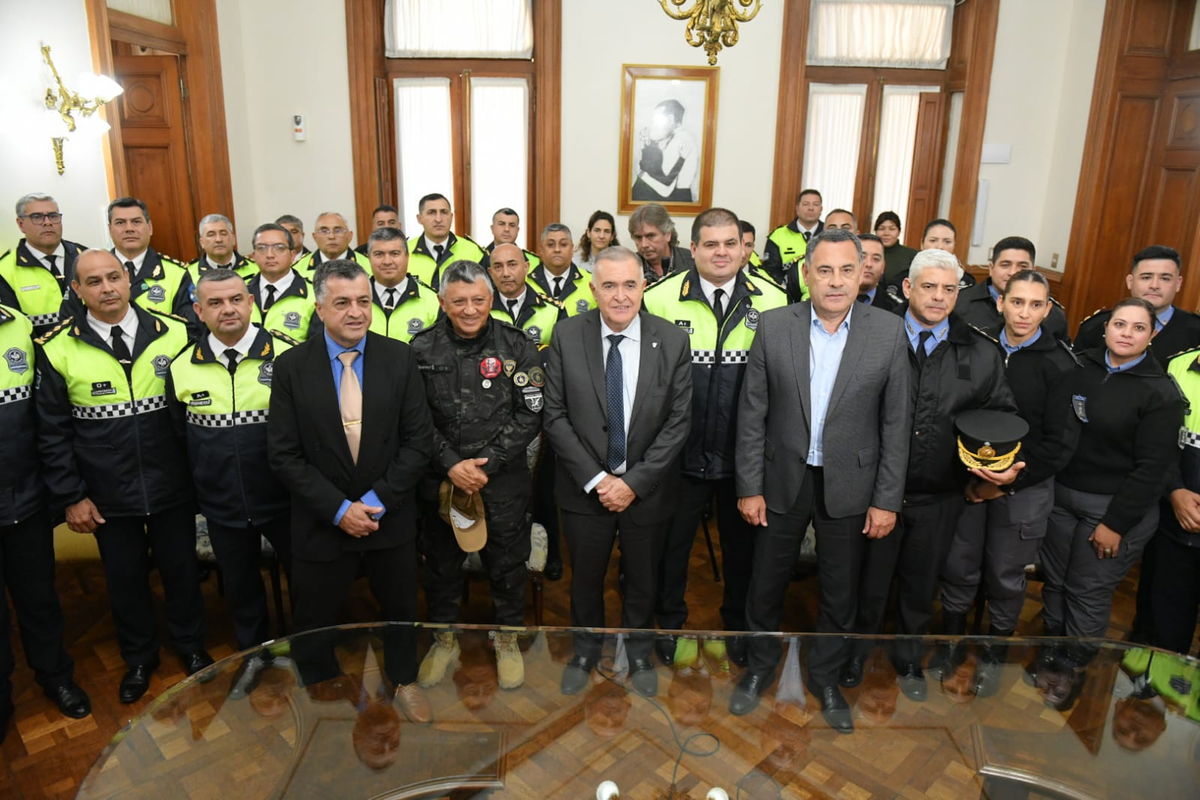 Jaldo encabezó un nuevo acuerdo salarial con la Policía de Tucumán