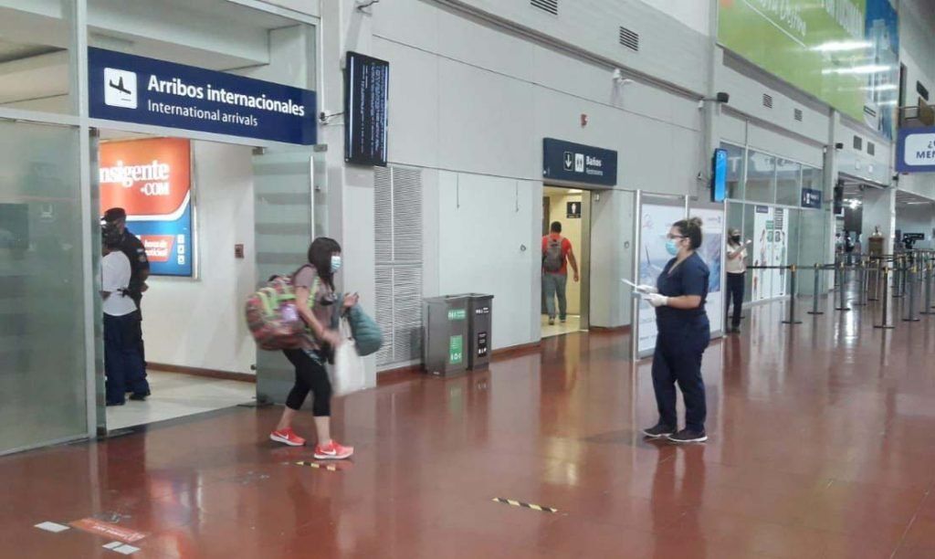 Controles con pasajeros que arriban a la provincia para evitar la llegada de la variante Delta.&nbsp;