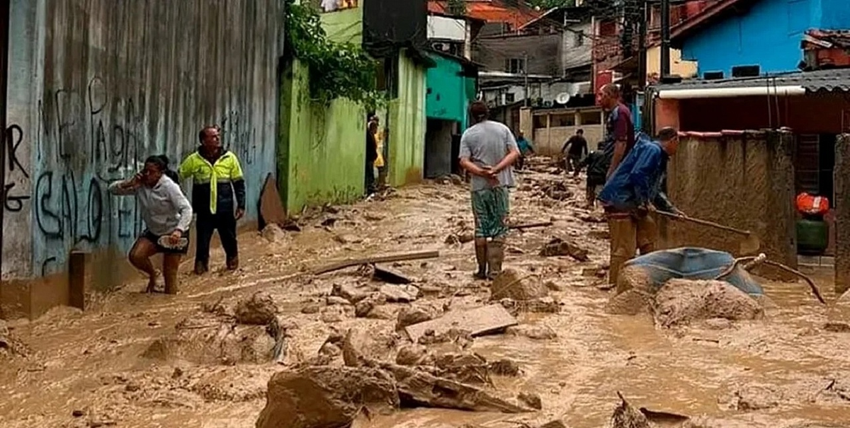 Brasil: suman 65 muertos por los derrumbes en la costa de San Pablo
