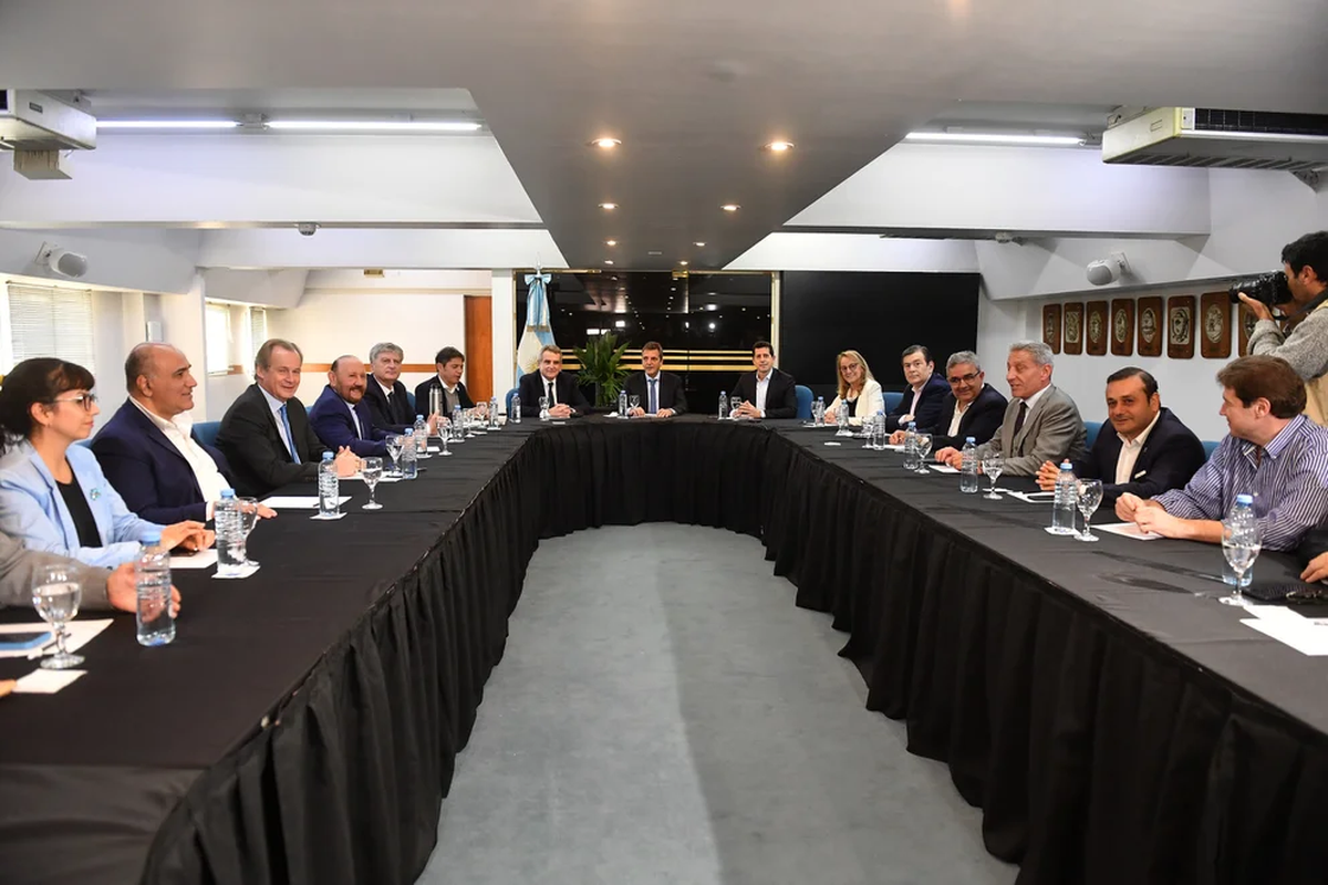 Massa, Rossi y De Pedro, encabezan el encuentro este miércoles. Foto Maximiliano Luna Massa, Rossi y De Pedro, encabezan el encuentro este miércoles. Foto Maximiliano Luna