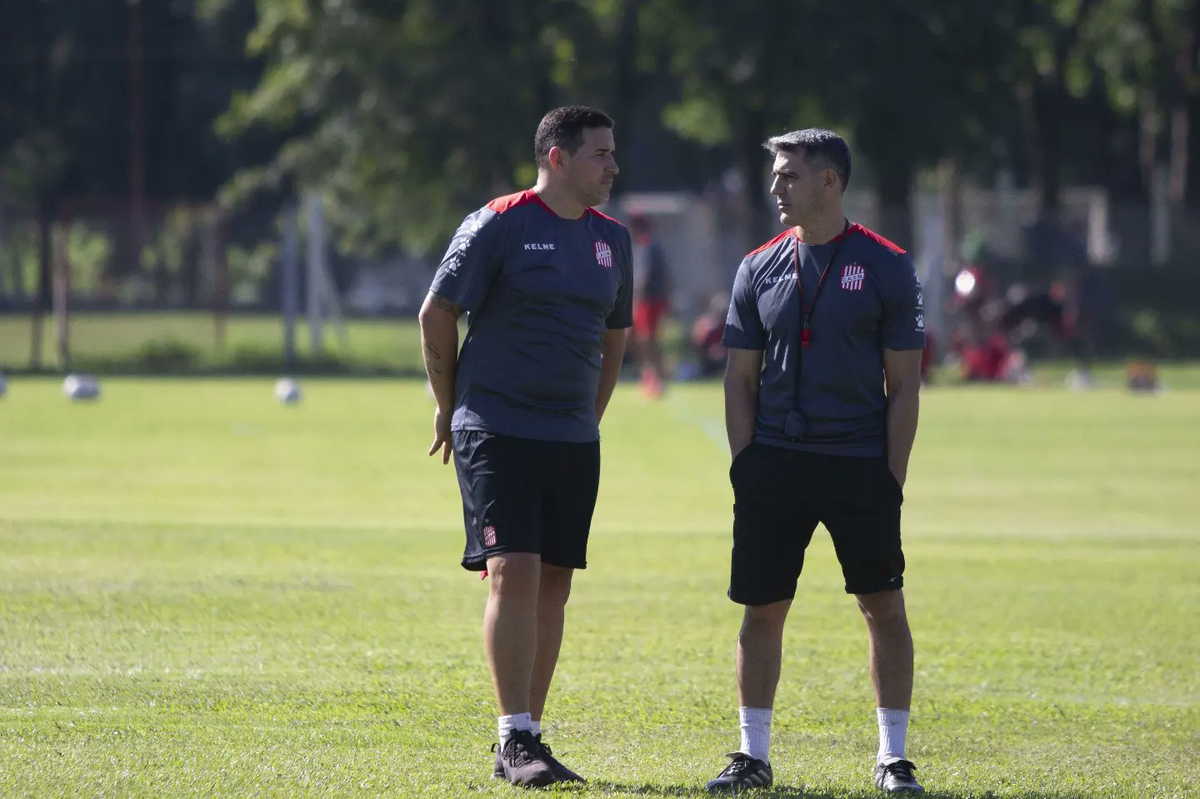 Alexis Ferrero y Ariel Martos quieren pasar de rondo y que San Martín logre encontrar el camino. 