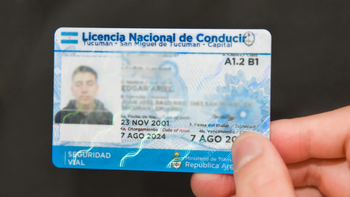 ¿Cuáles son los requisitos para renovar la licencia de conducir?
