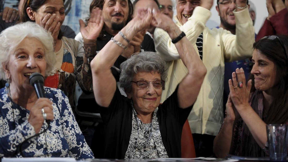 Abuelas De Plaza De Mayo Presentan Twitterelatos