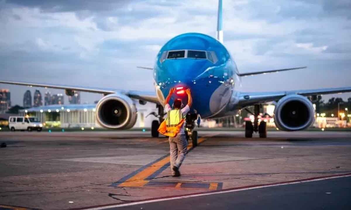 Los controladores aéreos mantienen el paro tras no acordar con el gobierno
